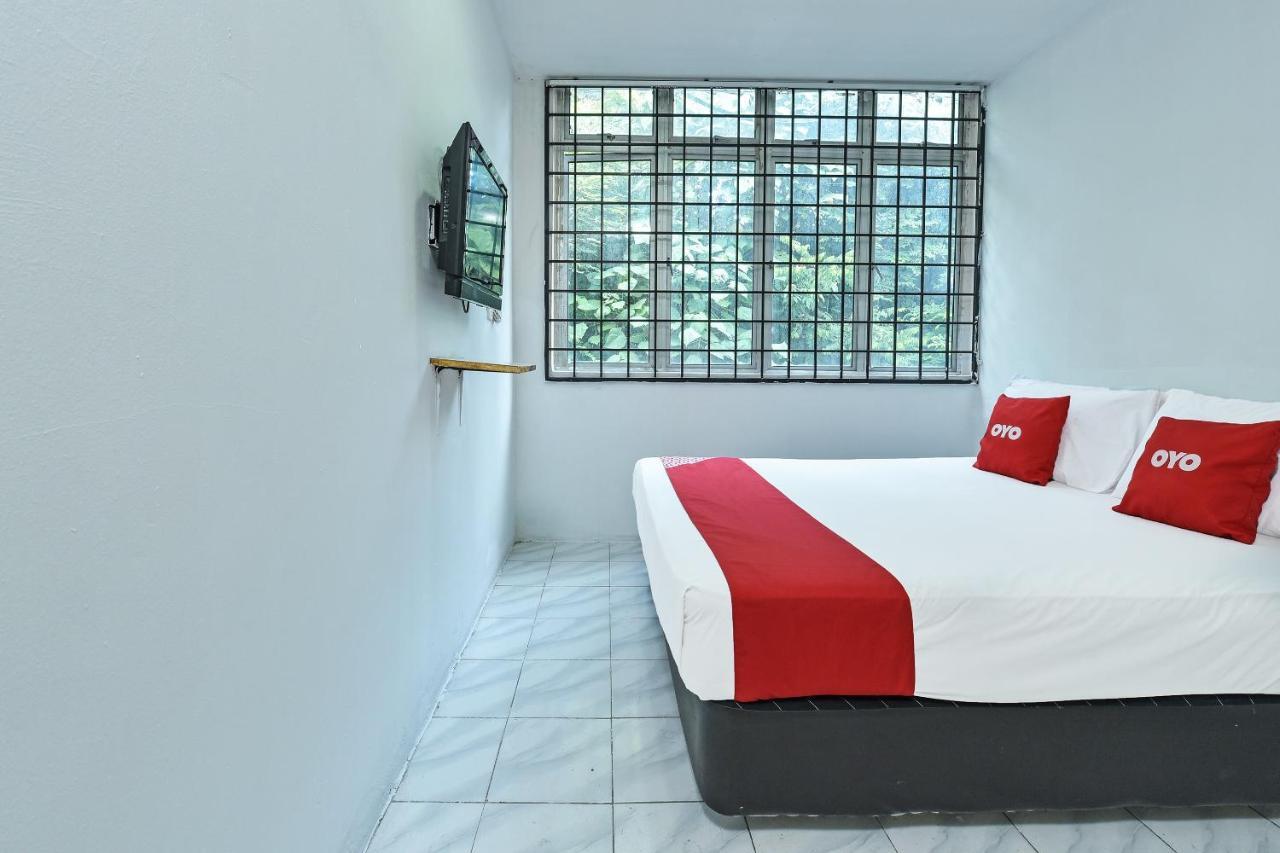 Oyo 90643 Gks Hotel 2*