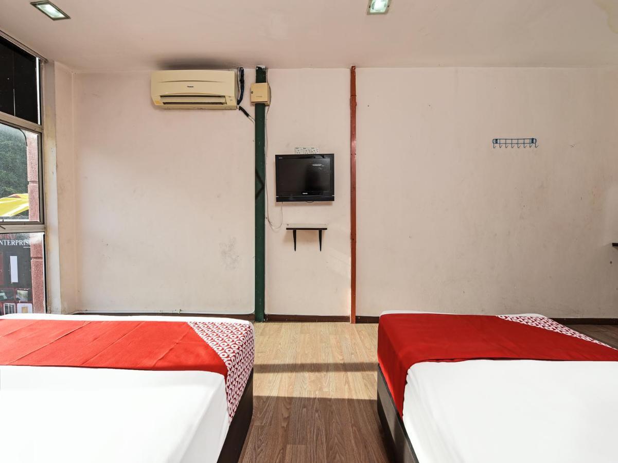 Hotel Oyo 90643 Gks