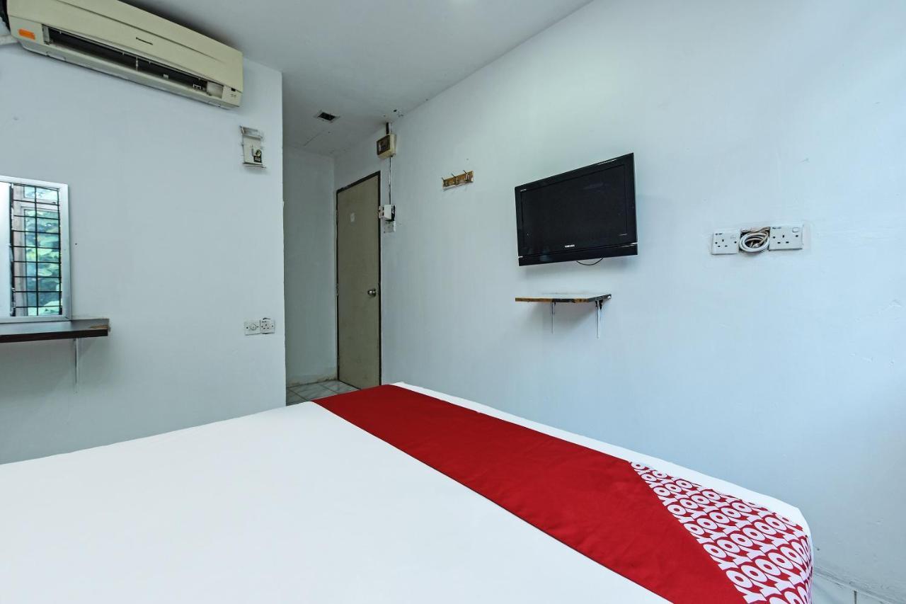 Hotel Oyo 90643 Gks 2*