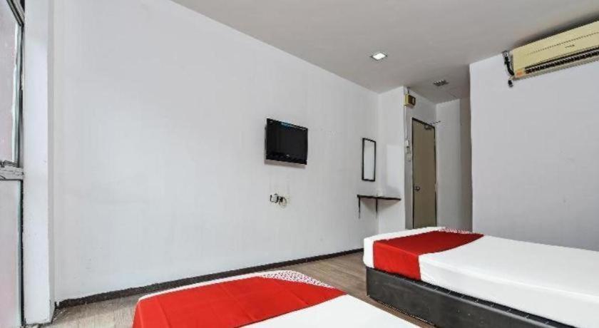 Oyo 90643 Gks 2*