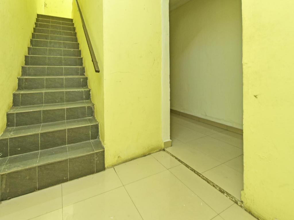 Hotel Oyo 90643 Gks