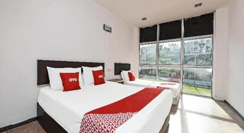 Oyo 90643 Gks Hotel 2*