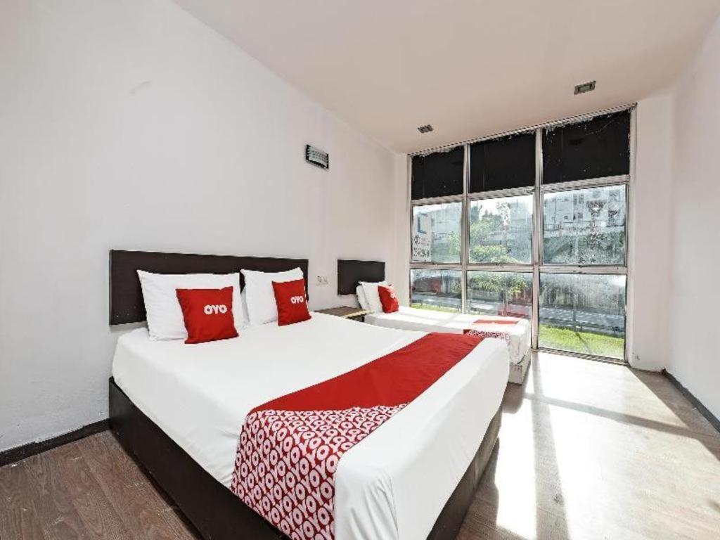 Oyo 90643 Gks Hotel 2*