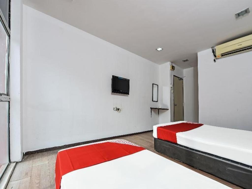 Oyo 90643 Gks Hotel